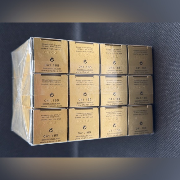 CHANEL 12 DELUXE SAMPLES SUBLIMAGE LA CREME 5 m l each - Picture 3 of 3